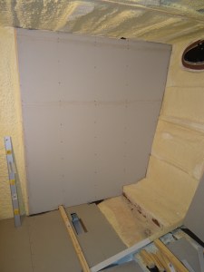 Douchewand tegen motorruimte