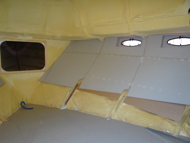 Bakboord wand in grote gastenkamer