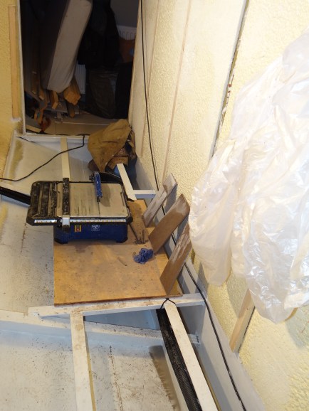 'Tegelsnij werkplaats' met de nieuwe machine