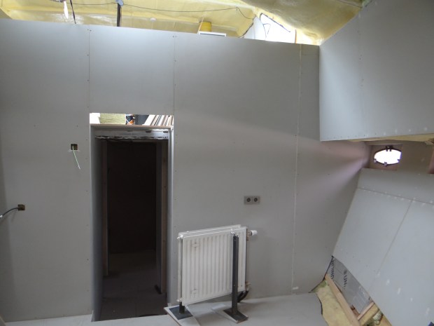 Eindelijk klaar met de wanden. Wand van de grote gastenkamer (voor in)