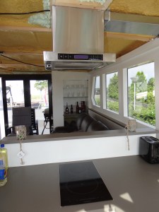 Vrij zicht van salon naar keuken en andersom